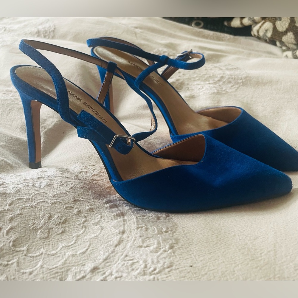 SALE‼️Banana Republic blue suede heels